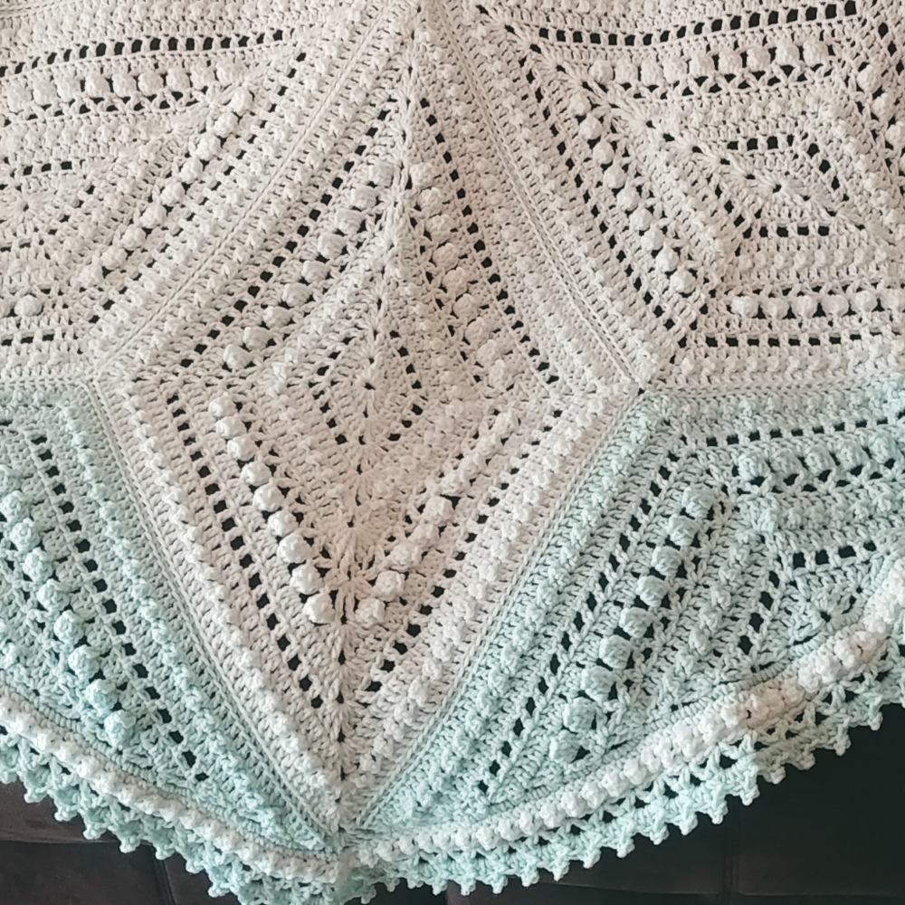 Crocheted 6 point diamond throw/blanket white/blue - Picture 3 of 7